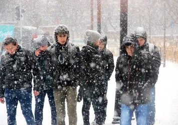 Erzurum'da her yer beyaz örtüyle kaplandı
