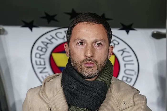domenico-tedescodan-zirveye-mesaj-takim-gitgide-ustune-koyuyor-1765838756621.jpeg Fenerbahçe Teknik Direktörü Domenico Tedesco,