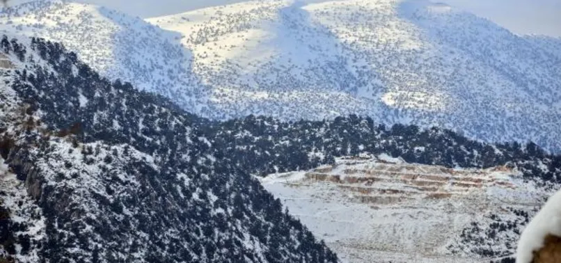 Antalya kar altında! Deniz keyfini bitirdiler manzara eşliğinde mangal yaptılar