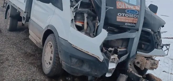 Kontrolden çıkan kamyonet direğe çarptı: 3 yaralı