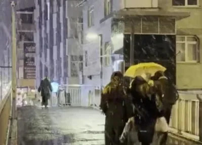 İstanbul’da beklenen kar başladı!