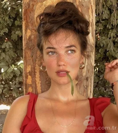 Camdaki Kız dizisinin gamsız annesi Feride fotoğraflarıyla sosyal medyayı salladı! Nalan'a korse giydiren Feride'ye bakın siz 5