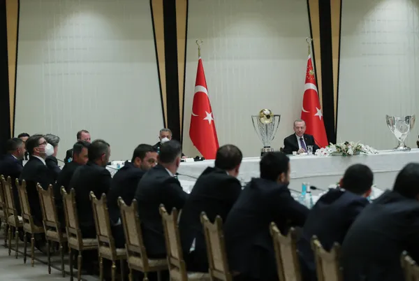 son-dakika-taraftarlar-statla-ne-zaman-bulusuyor-baskan-erdogandan-flas-aciklama-1621523812841.jpg Son dakika: Taraftarlar statla ne zaman buluşuyor? Başkan Erdoğan'dan flaş açıklama - 4
