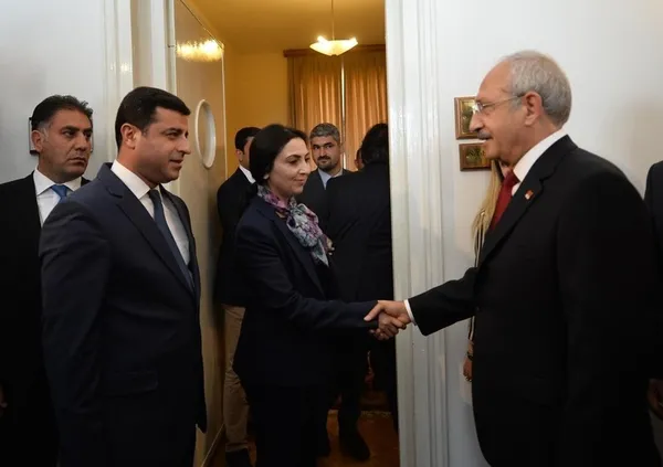 terorist-duran-kalkan-hdpye-yol-gosterdi-turkiyeyi-yonetmeli-ve-iktidari-kimlerle-paylasacagi-konusulmali-1624398791512.jpg Terörist Duran Kalkan HDP'ye yol gösterdi! Türkiye'yi yönetmeli ve iktidarı kimlerle paylaşacağı konuşulmalı - 4