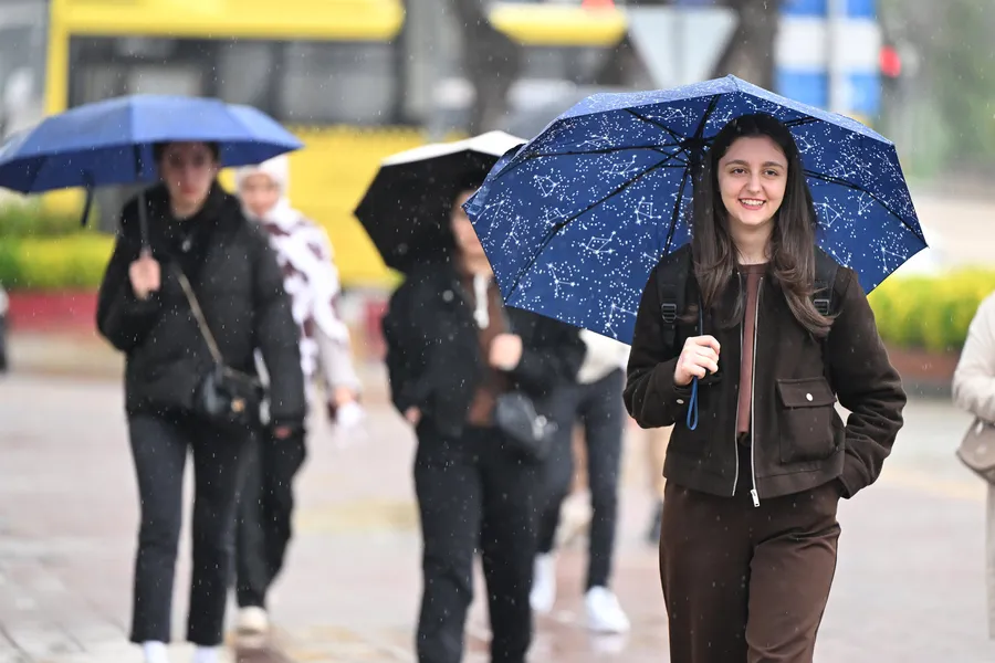 bu-hafta-hava-nasil-olacak-yeni-yagis-sistemi-tum-turkiyeyi-saracak-1776658239169.jpg Uzmanlar, kuvvetli yağış beklenen bölgelerde sel ve su baskını riskine karşı uyarıyor. (Fotoğraf:AA)