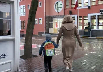 İstanbul'da depreme dayanıksız okullarda tahliyeler başladı