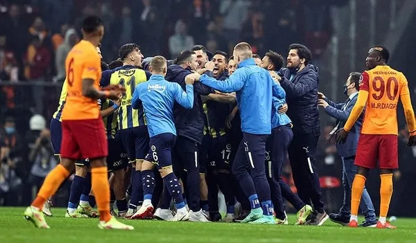Galatasaray-Fenerbahçe derbisinde hakem ve VAR isyanı! İşte damga vuran kararlar - 9