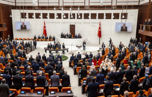 torba-yasayla-borclar-siliniyor-calisana-elektrik-ve-gaz-destegi-geliyor-1664778027545.jpg Torba yasayla borçlar siliniyor, çalışana elektrik ve gaz desteği geliyor! - 6