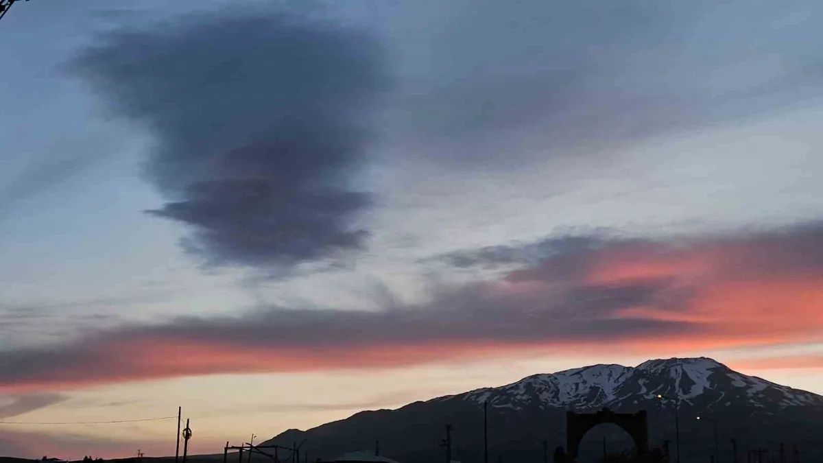 Süphan Dağı'nda göz kamaştıran gün batımı