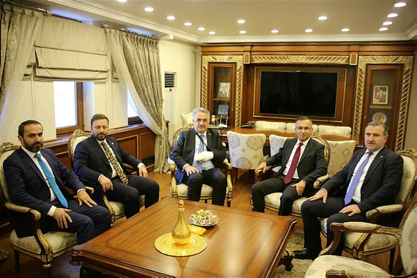 AK Parti Genel Başkan Yardımcısı Hayati Yazıcı trafik kazası geçirdi - 2