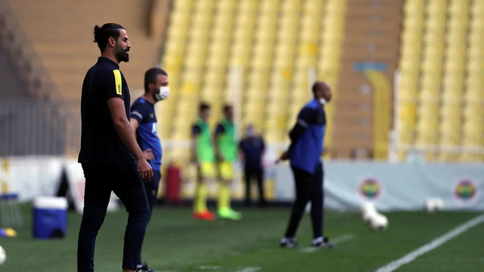 Fenerbahçe teknik direktörünü buldu! Resmi teklif yapıldı |Son dakika