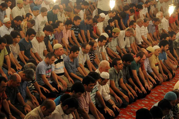 ilk-teravih-bugun-mu-1-nisan-teravih-namazi-var-mi-2022-ramazanin-ilk-teravih-namazi-ne-zaman-hangi-gun-kilina-1648814346281.jpg İlk teravih bugün mü? 1 Nisan teravih namazı var mı? 2022 Ramazan'ın ilk teravih namazı ne zaman, hangi gün kılınacak? - 3