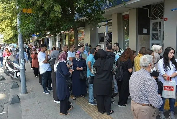 Son dakika: Sosyal Konut Projesine rekor başvuru! Banka önünde uzun kuyruklar oluştu