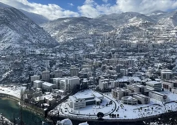 Artvin'de mayıs ayında kar sürprizi! Yüksek kesimlerde etkili oldu