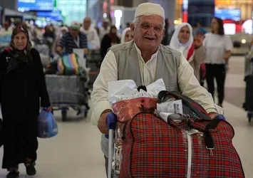 İlk hac kafilesi yurda döndü