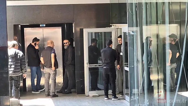 İlhan Şeşen son yolculuğuna uğurlandı! Cenaze töreninde talihsiz olay 17