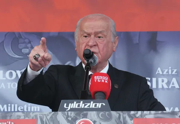 son-dakika-mhp-lideri-devlet-bahceliden-trabzonda-onemli-aciklamalar-1683718388004.jpg Son dakika: MHP lideri Devlet Bahçeli'den Trabzon'da Kemal Kılıçdaroğlu'na sert sözler: Bölücü terör örgütünün adayıdır - 1