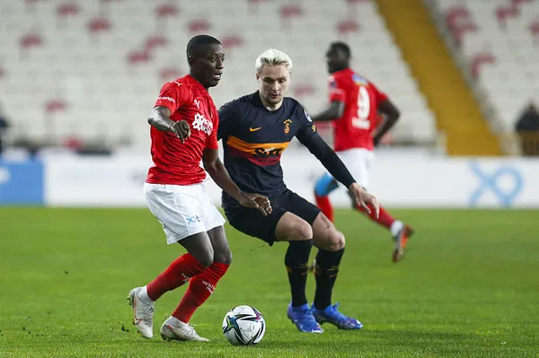 sivasspor-1-galatasaray-0-mac-sonucu-yigido-aslani-devirdi-1639415687247.jpg Sivasspor: 1 - Galatasaray: 0 MAÇ SONUCU | Yiğido Aslan'ı devirdi - 3