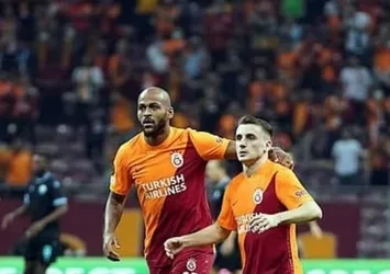 Marcao ve Kerem Aktürkoğlu Lazio maçı öncesi el ele tribünleri selamladı