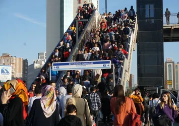 İstanbul'da vatandaşların metrobüs eziyeti bitmiyor!