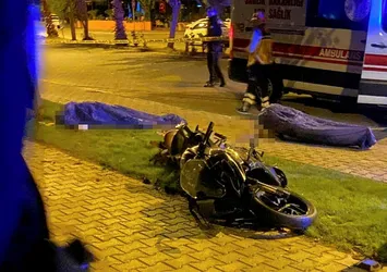 Mersin'de motosiklet ağaca çarptı: 2 ölü