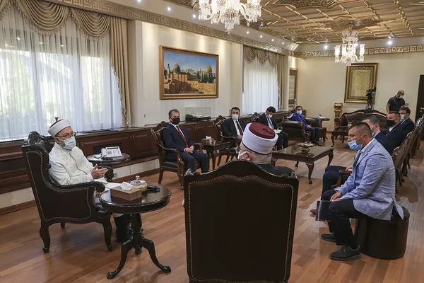 diyanet-isleri-baskani-erbas-bizim-cok-yetkin-ve-yeterli-din-adamlari-yetistirmemiz-lazim-1629837778276.jpg Diyanet İşleri Başkanı Erbaş: “Bizim çok yetkin ve yeterli din adamları yetiştirmemiz lazım” - 1