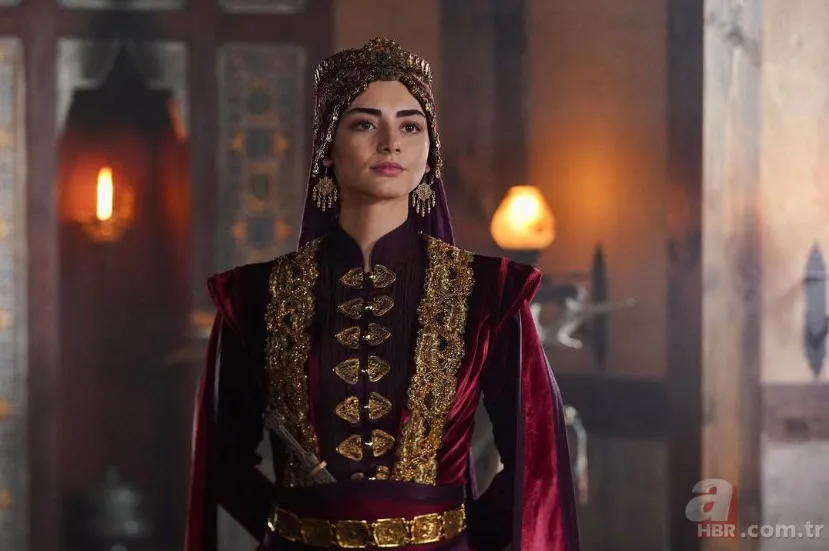 Kuruluş Osman dizisinin Bala Hatun'u Özge Törer erkek kardeşiyle poz verdi! İki kardeşin benzerliği pes dedirtti 3