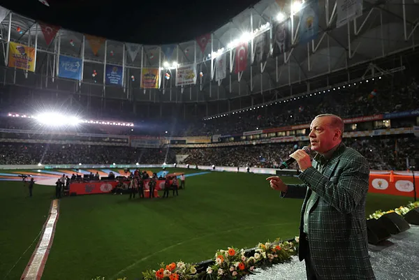 Son dakika: Başkan Erdoğan Adana’da! 81 ilden gelen on binlerce gençle buluştu | Gençlerimizin peşkeş çekilmesine izin vermeyiz