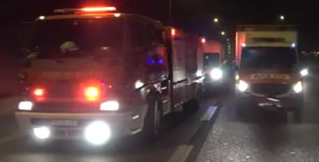 İzmir'de otomobil ekmek kamyonuna çarpıp 300 metre savruldu! - 6