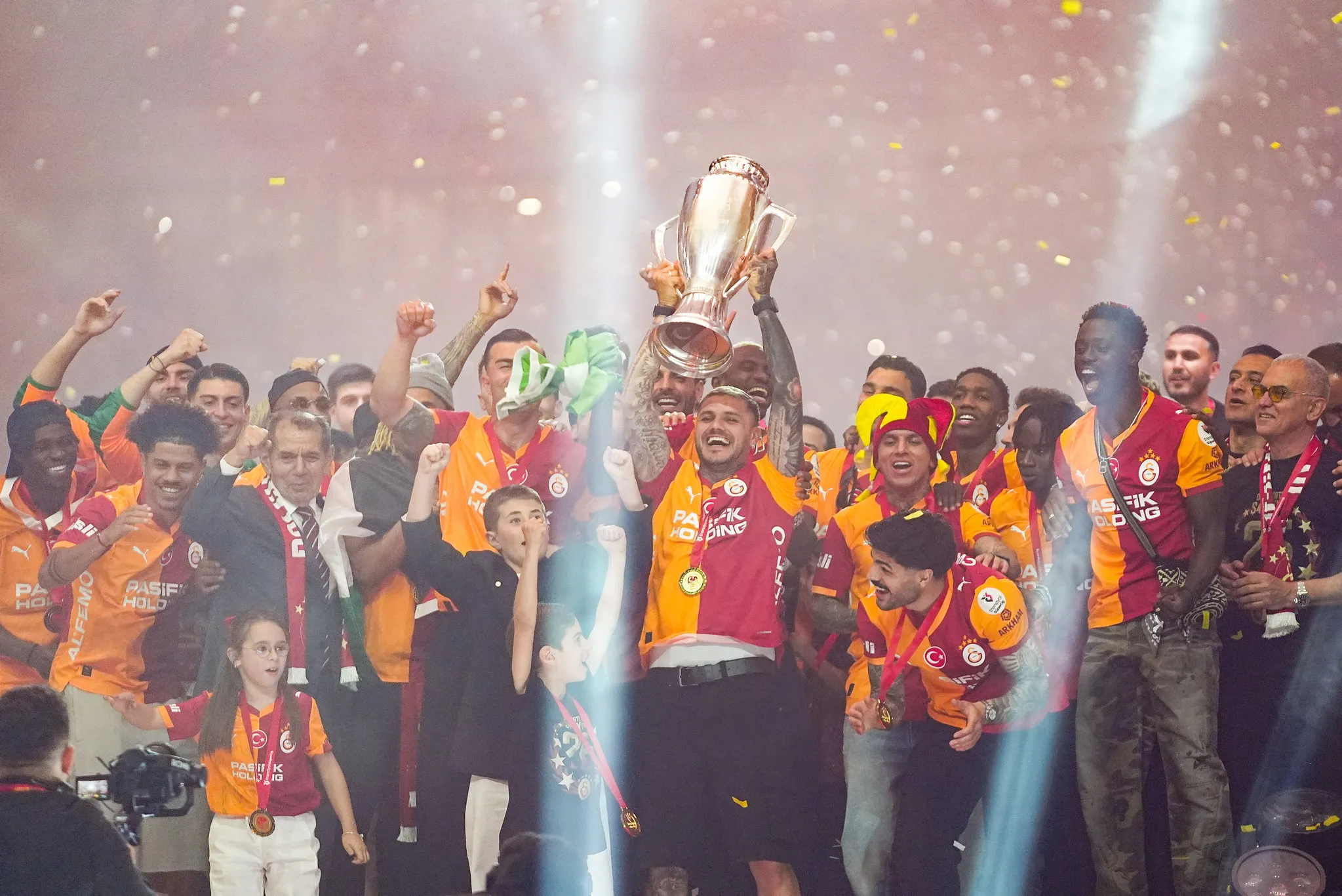 Rams Park'ta dört dörtlük zafer şöleni! Galatasaray kupasına kavuştu
