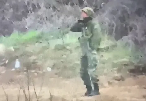 Son dakika: Yunan askerlerinin meskun mahal gözetmeden ateş etmesi görüntülendi! "Sizi keseceğim" - 1