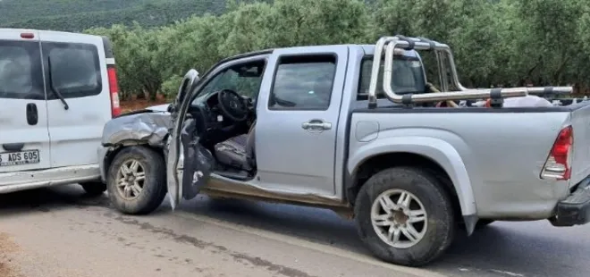 Feci kaza! Minibüs ve kamyonet çarpıştı