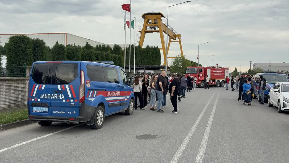 Sakarya’daki fabrikada patlama! 8 yaralı 1 işçinin durumu ağır - 1