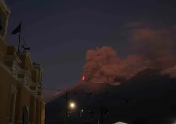 Fuego Yanardağı’nda patlama meydana geldi