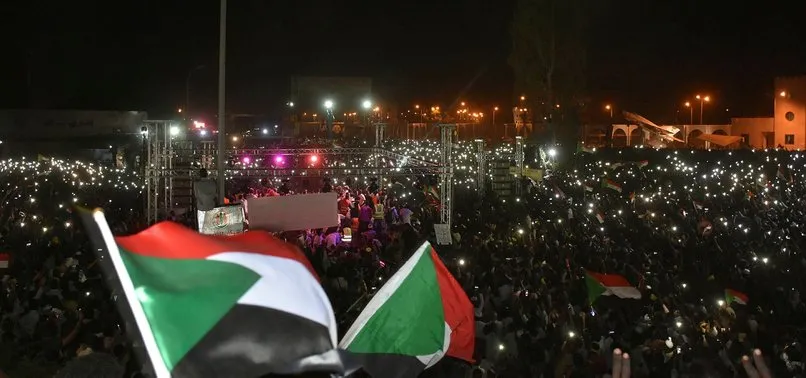 Sudan’da muhalifler askeri konseyle müzakereleri askıya aldı