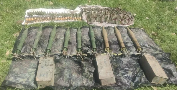 Son dakika: Irak'ın kuzeyinde PKK'ya ait sığınakta çok sayıda mühimmat ele geçirildi - 1