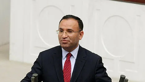 Son dakika: Adalet Bakanı Bekir Bozdağ’dan Anayasa’da başörtüsü ve aile düzenlemesi açıklaması