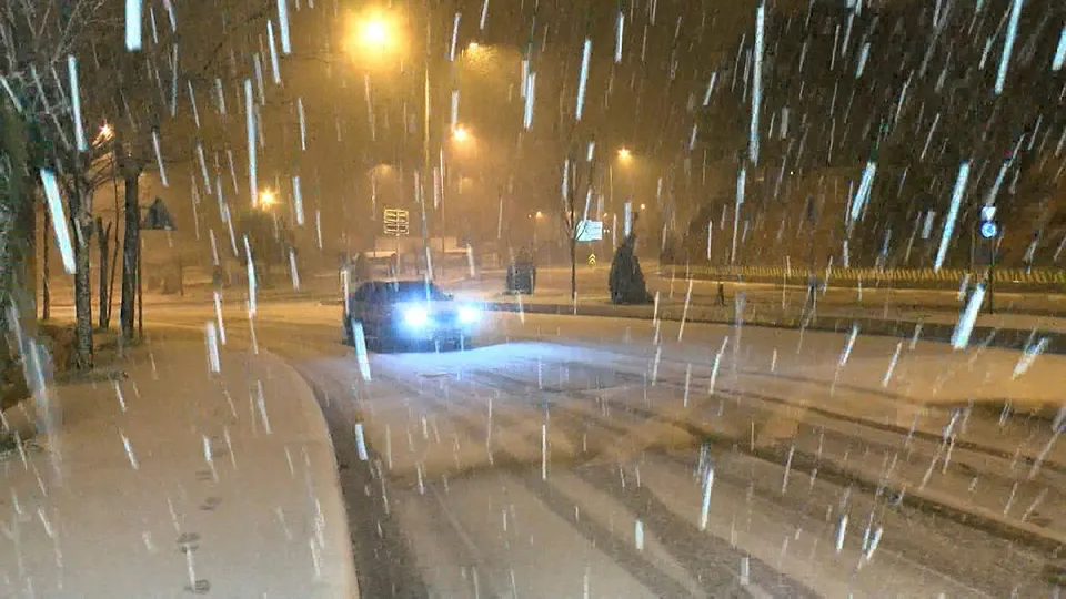 İstanbul'da kar yağışı etkili oldu! Sürücüler zor anlar yaşadı