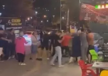 Esnaflar birbirine girdi! Sandalyeler havada uçuştu