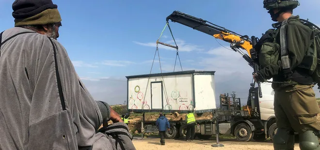 İşgalci İsrail seyyar okula el koydu