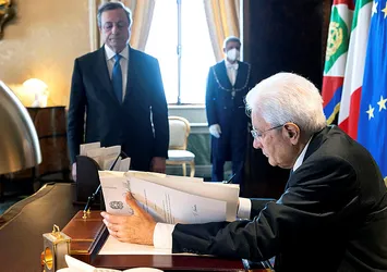 Son dakika: İtalya Parlamentosu lağvedildi