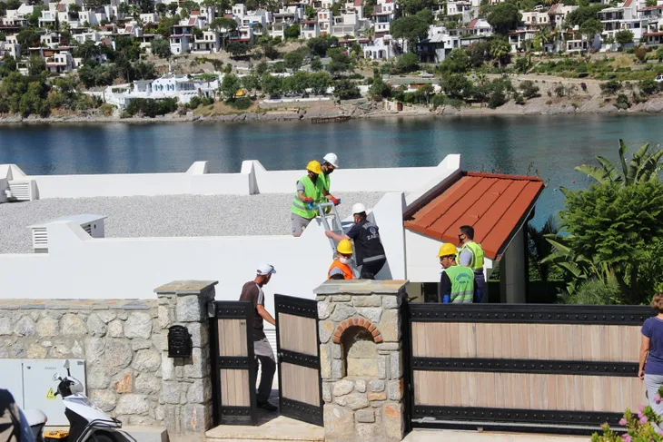 Yılmaz Özdil’in kaçak villasında yıkım başladı! İşte ilk kareler...