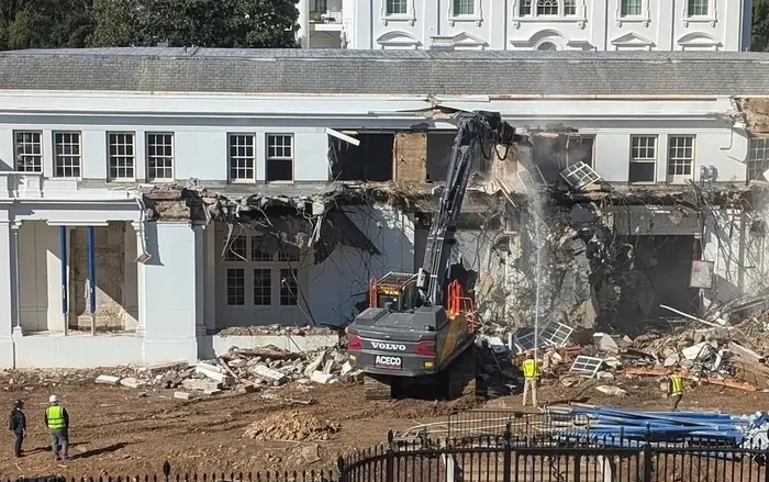 beyaz-sarayda-insaat-var-trumpin-dev-yapi-istegi-mimari-cileden-cikardi-1764226491531.jpg Beyaz Saray, REUTERS