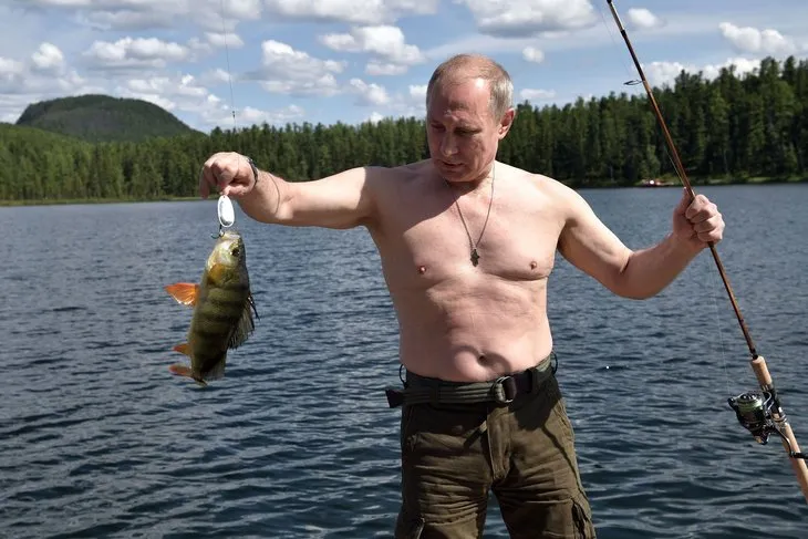 Putin bu defa zıpkın ile avlandı