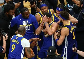 NBA'de şampiyon Boston Celtics'i yenen Golden State Warriors oldu