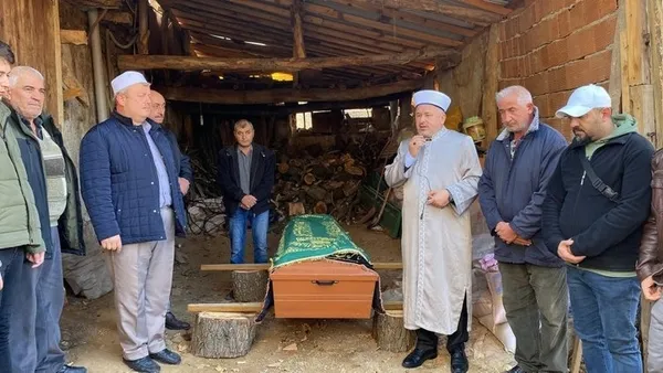 kutahyada-yasli-kadinin-olumunde-korkunc-iddia-annemi-o-ayi-parcaladi-1670317317973.jpg Kütahya’da yaşlı kadının ölümünde korkunç iddia! “Annemi o ayı parçaladı” - 1