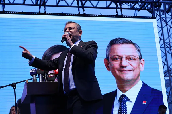 1708072112353.jpg Özgür Özel'in "Aday belirleme sürecinde yapay zekayı da kullandık" sözü sosyal medyada alay konusu oldu: Suçu yapay zekaya atacaklar... - 3