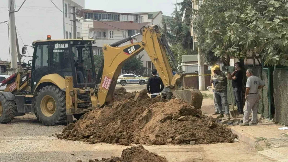 Kocaeli’de panik anlar! Altyapı çalışması sırasında doğal gaz borusu delindi | Ekiplerden geniş güvenlik önlemi