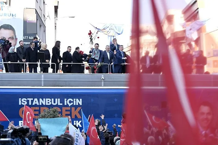 cumhur-ittifakinin-istanbul-buyuksehir-belediye-baskan-adayi-murat-kurumdan-imamogluna-salvolar-istanbul-senin-1711220823060.jpeg Cumhur İttifakı'nın İstanbul Büyükşehir Belediye Başkan adayı Murat Kurum'dan İmamoğlu'na salvolar: "İstanbul senin babanın çiftliği mi?" - 3