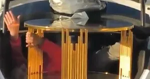 Bagajda gören manken sandı! O anlar kamerada